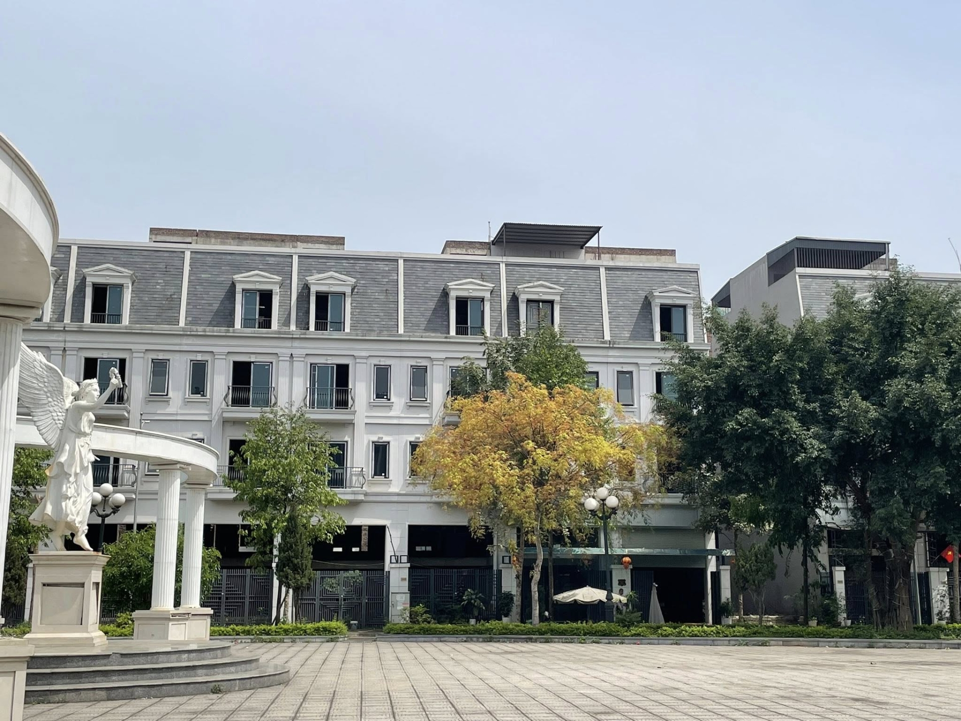 Nhà liền kề